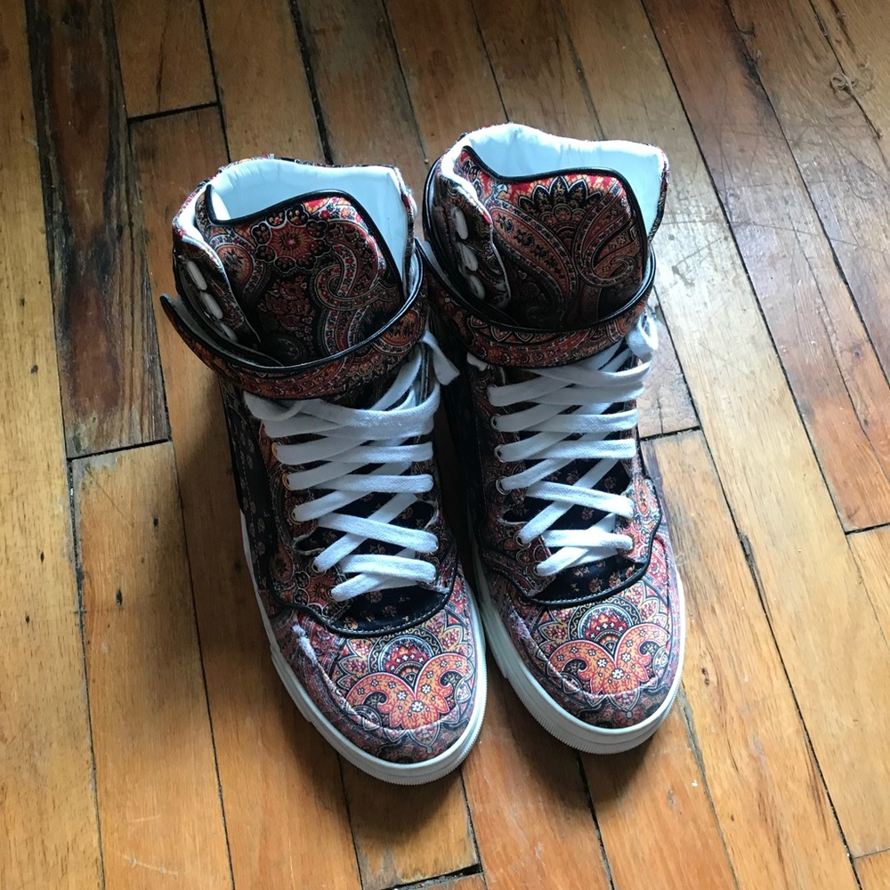 Use But Very Clean With No Scratches No Box - image 3